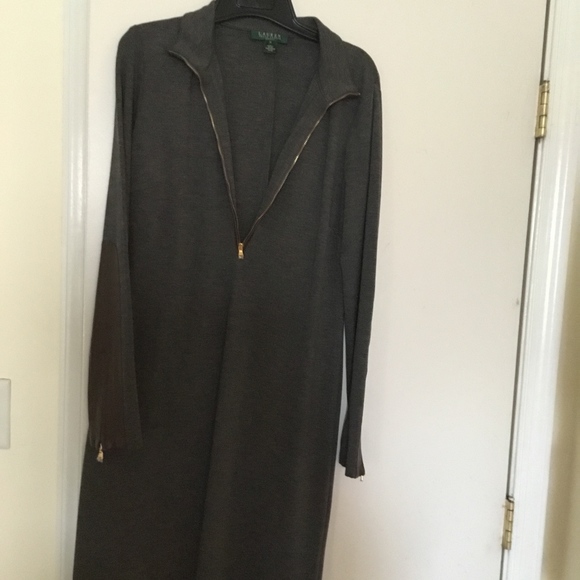 Dress - Picture 1 of 3